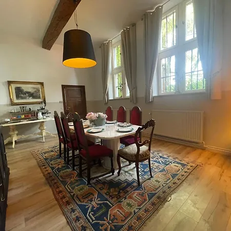 Logie Chateau-ferme De Hombroux *